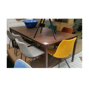 Table métal rouille expo
