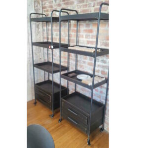Etagère sur roulettes